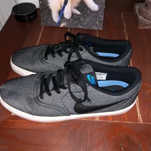 Men’s Nike sneakers